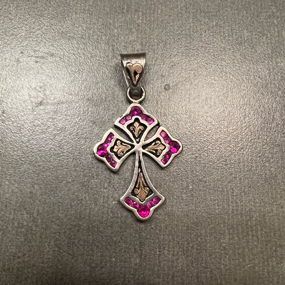 Hyo Silver pink cross